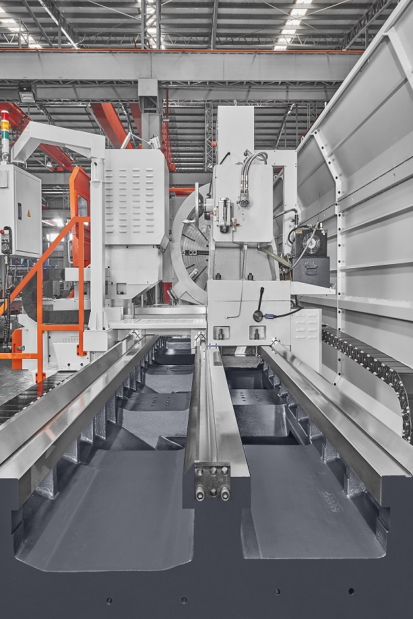 CNC 巨型四軌車床（床寬52”）